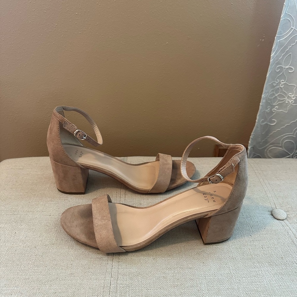 Elegant Tan Block Heel Sandals